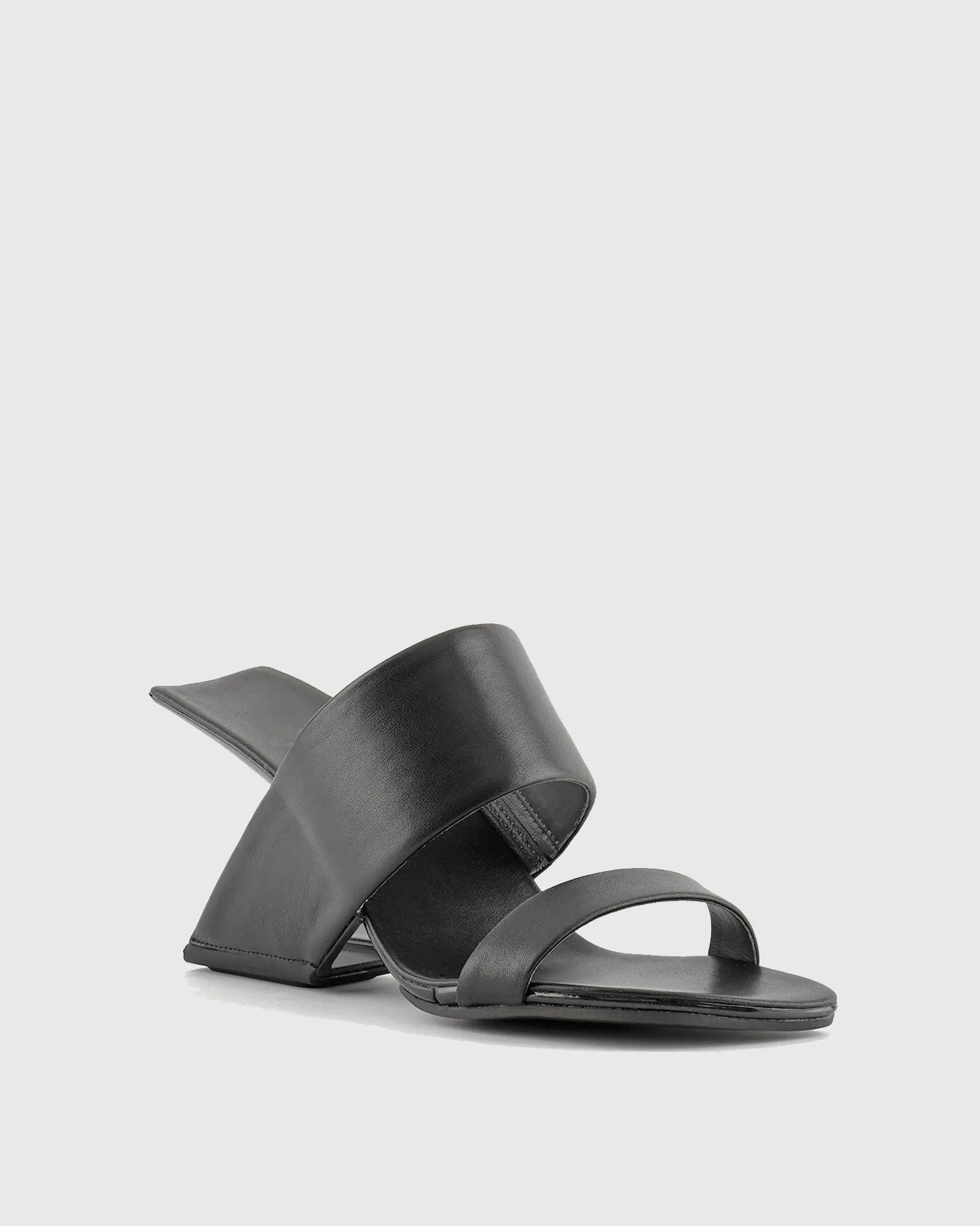 Fabia Wedge Sandals In Black