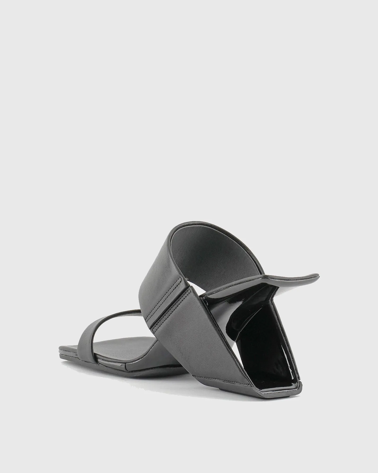 Fabia Wedge Sandals In Black
